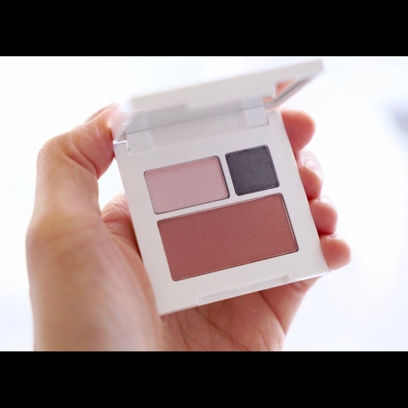 Clinique Cosmetic Bundle - Picture 4 of 8